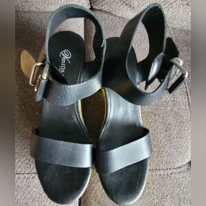 Vanilla Suite wedge sandals in size 38.